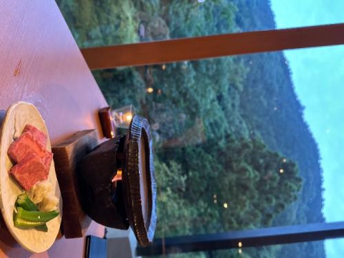 圧巻の景色を見ながらの食事