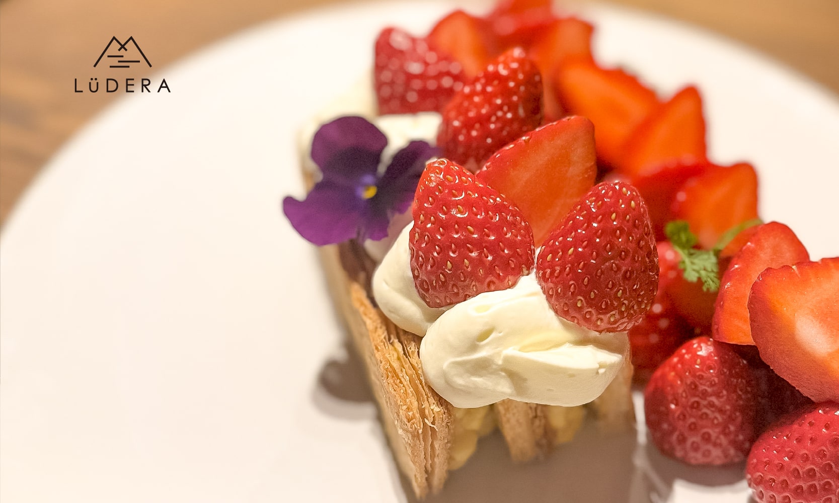 【Limited-time Menu Available on 3/15 (Fri)】"Harvest Your Own Strawberries" Tableside Strawberry Picking Mille-feuille